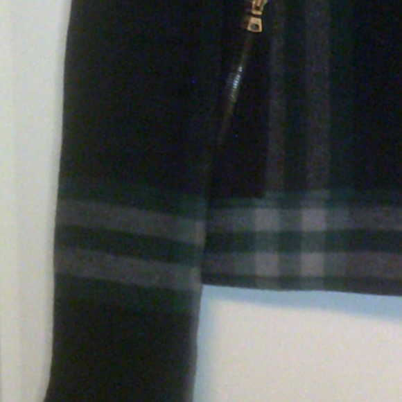 GAP  plaid  Ladies Jacket **MAKE AN OFFER** - Picture 5 of 7